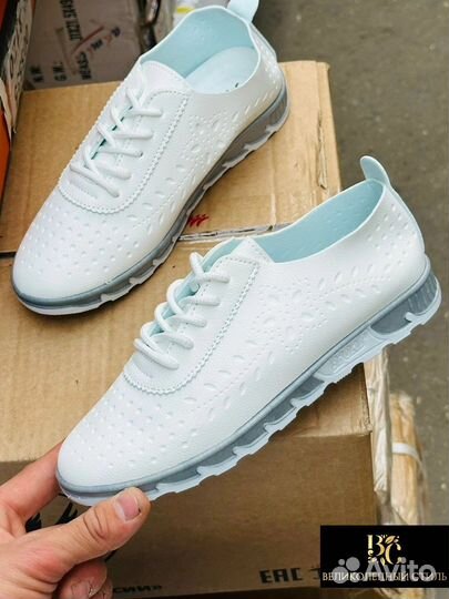 Кроссовки женские 36,37,39