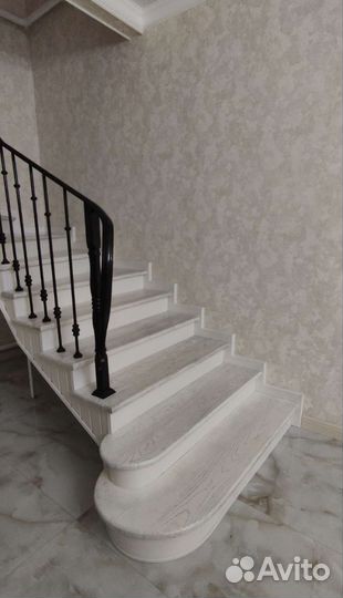 Обшивка лестницы деревом