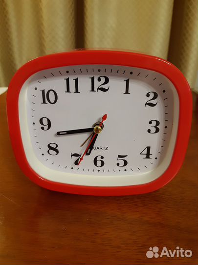 Часы настольные будильник