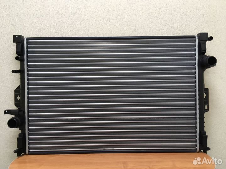Радиатор охлаждения двигателя Ford Kuga 13-19