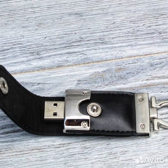 Кожаная флешка с персональной гравировкой 32гб