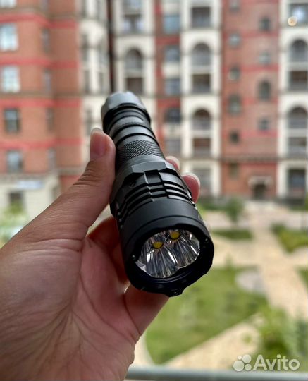 Тактический фонарь Nitecore P20ix новый