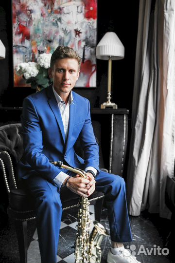 Саксофонист на праздник