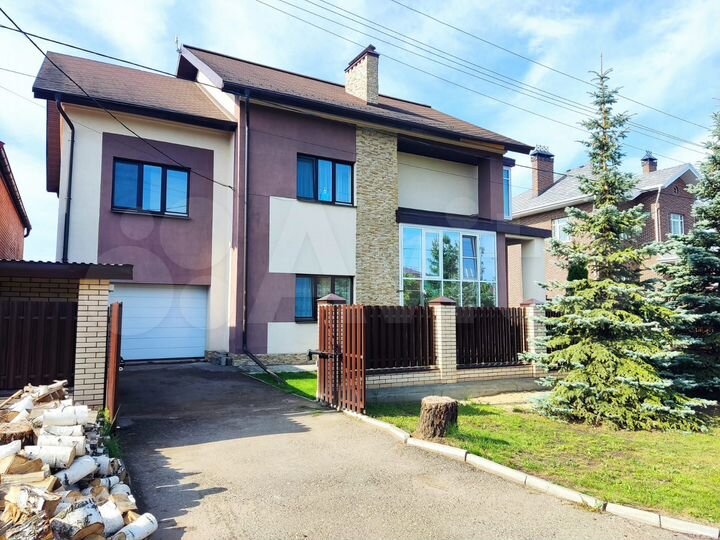 Коттедж 220 м² на участке 10 сот.