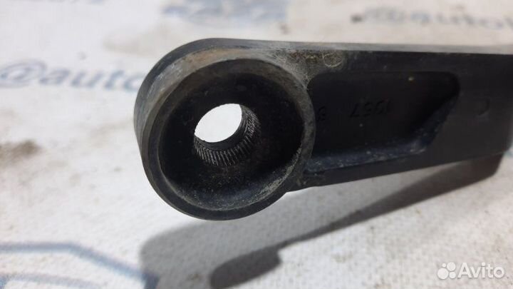 Поводок дворника передний Nissan Pulsar FN15