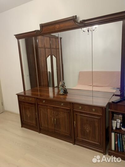 Трюмо с зеркалом