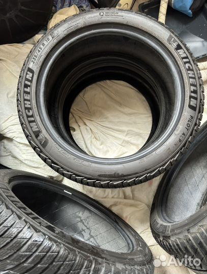 Michelin Pilot Alpin 5 235/45 R18 98V