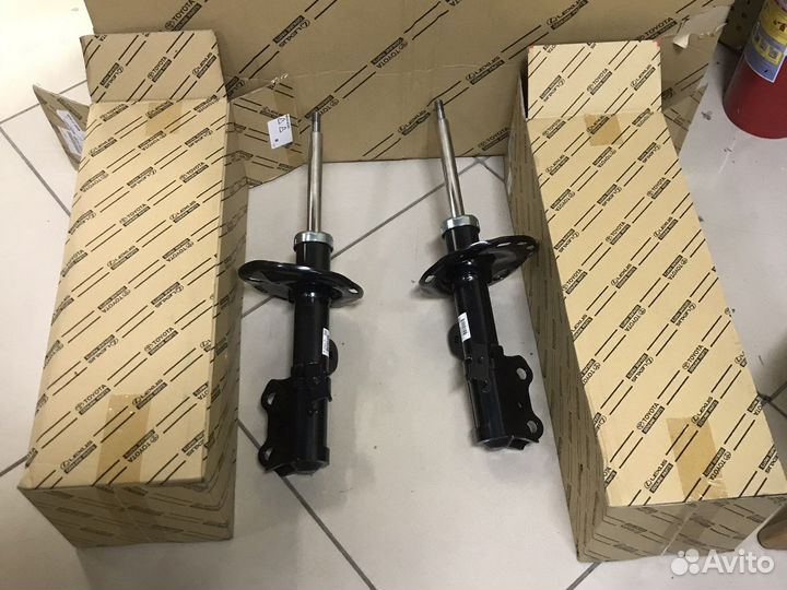 Амортизаторы передние Toyota corolla 150 пара