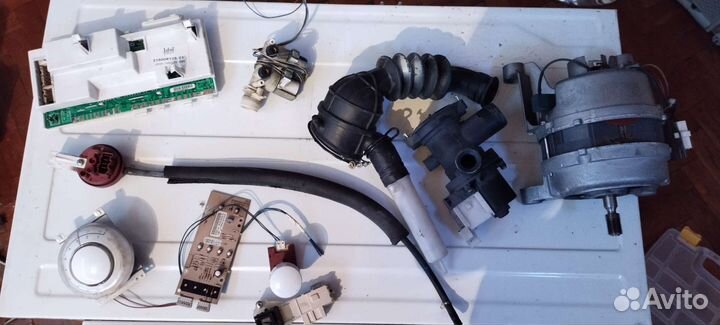 Запчасти стиралки Ariston AVL95