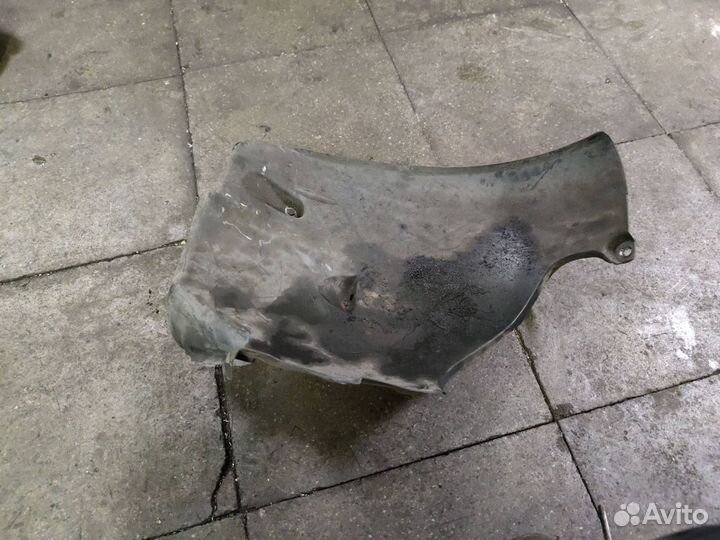 Задняя часть подкрылка переднего правого