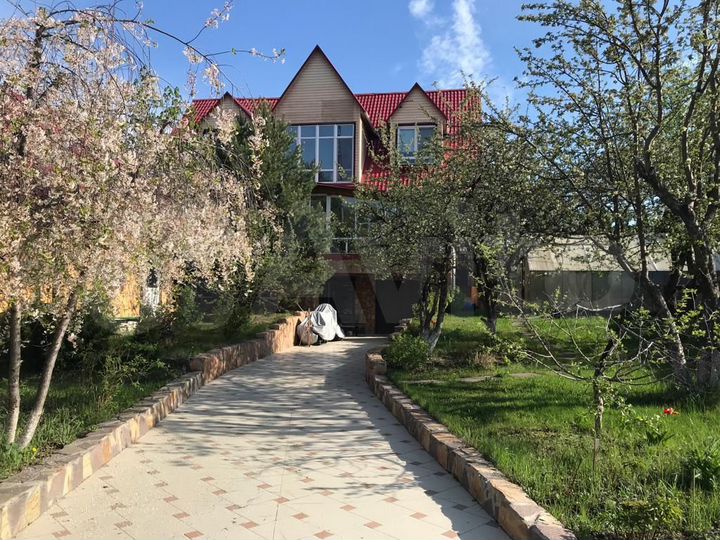 Коттедж 396,4 м² на участке 11,4 сот.