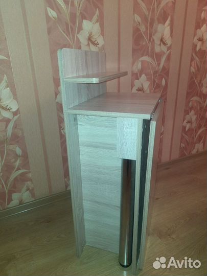 Маникюрный стол