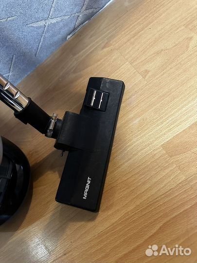 Пылесос Magnit RMV-1636 на запчасти