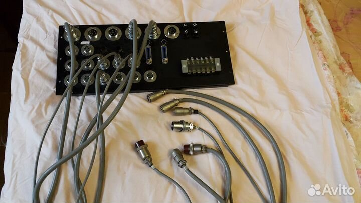 Кабель с вилкой и ответное гнездо