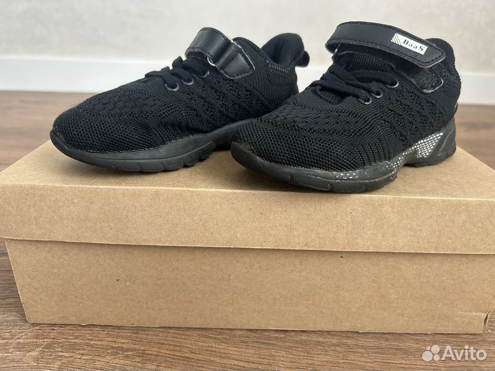 Кроссовки детские 28 размер