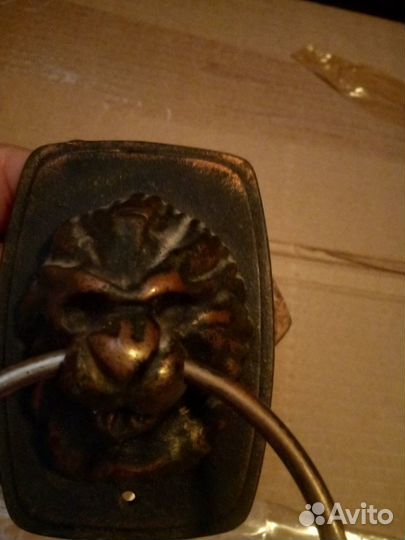 Ручка дверная Лев