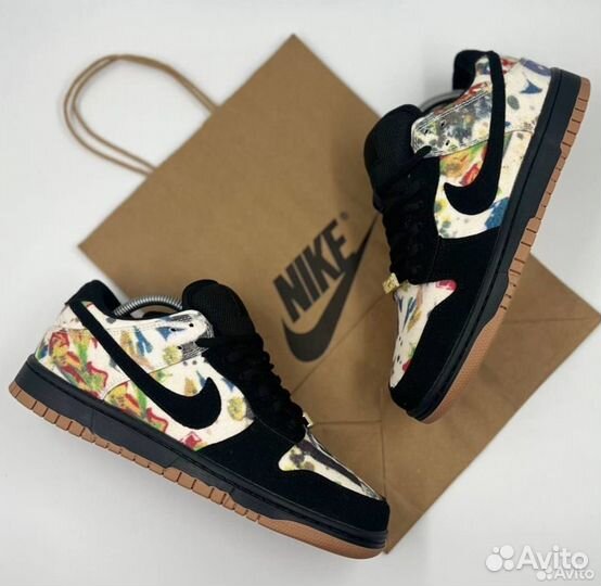 Nike SB Dunk Low x Supreme
