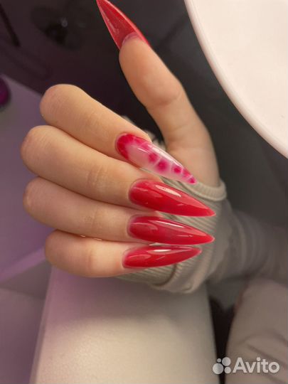 Модель на маникюр