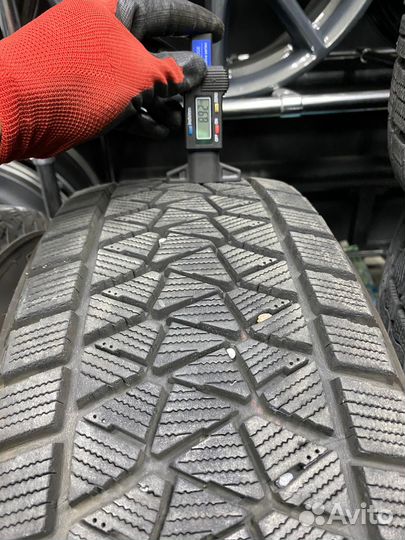 Bridgestone Blizzak DM-V2 225/65 R17