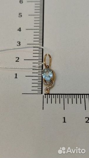 Золотая подвеска с фианитом