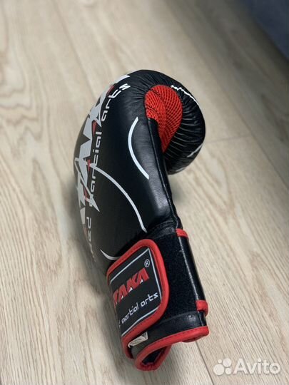 Боксерские перчатки