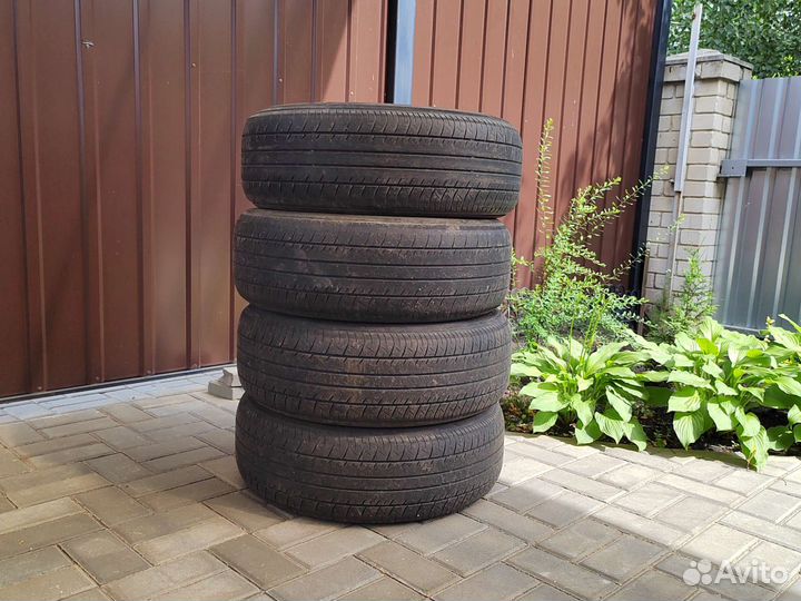 Yokohama dB Decibel E70B 215/60 R16