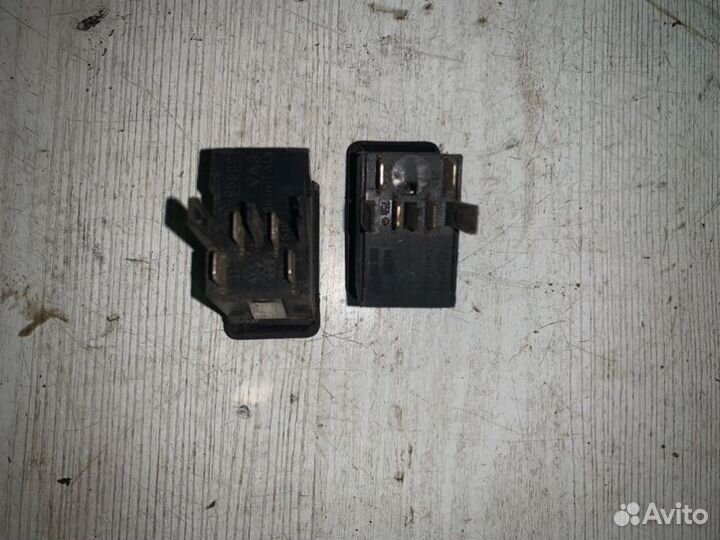 Кнопка обогрева заднего стекла Volkswagen Passat