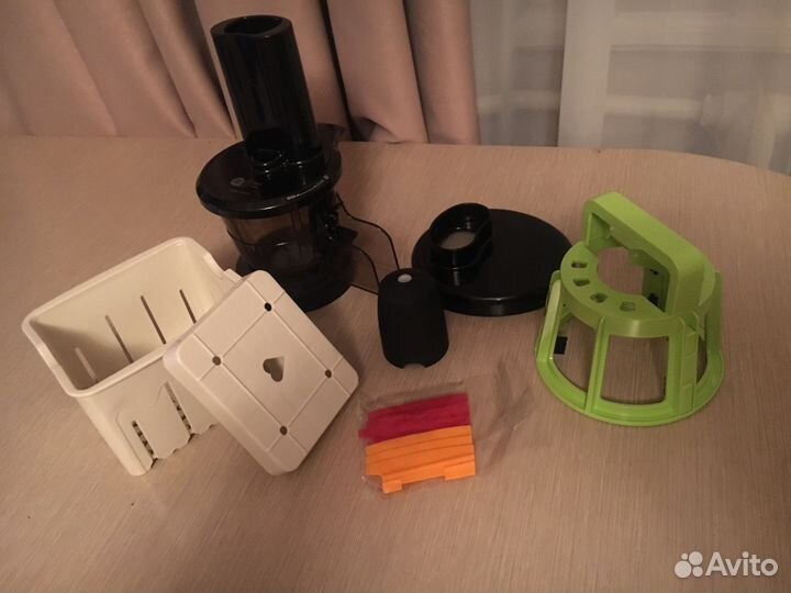 Запчасти от соковыжималки фирмы Galaxy