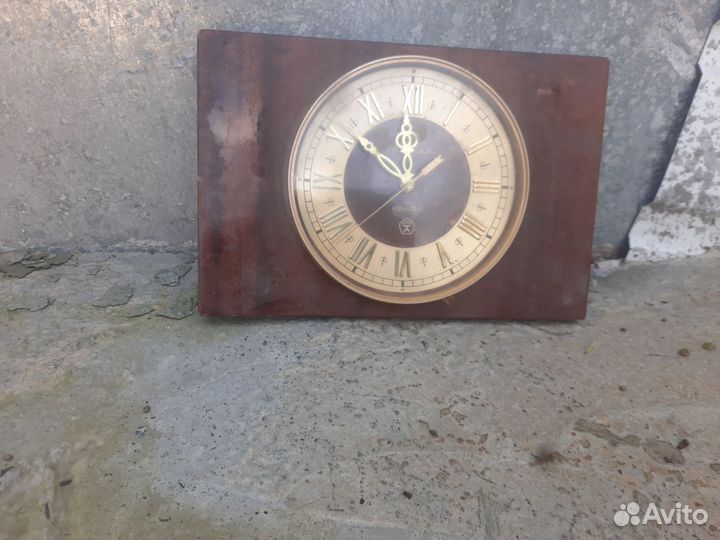 Настеные часы