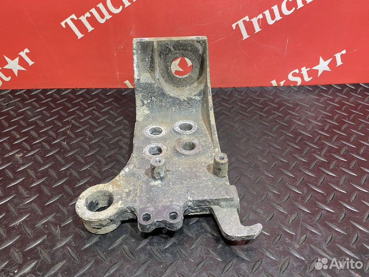 Кронштейн переднего бампера правый Daf XF105