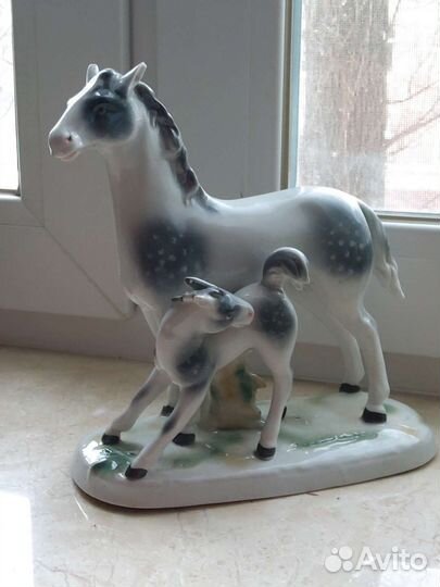 Лошадь с жеребенком статуэтка, Германия