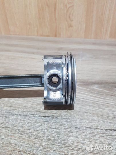 Поршень с шатуном Nissan Qashqai J10 MR20DE 2010