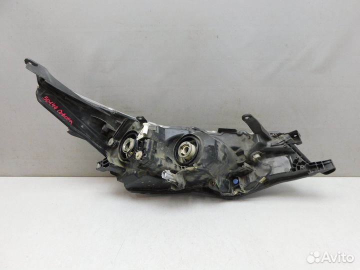 Фара левая Toyota Corolla E18 2013-2018 8115002L50