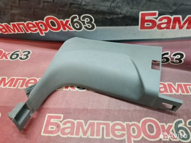 Обшивка передний правый Audi Q7