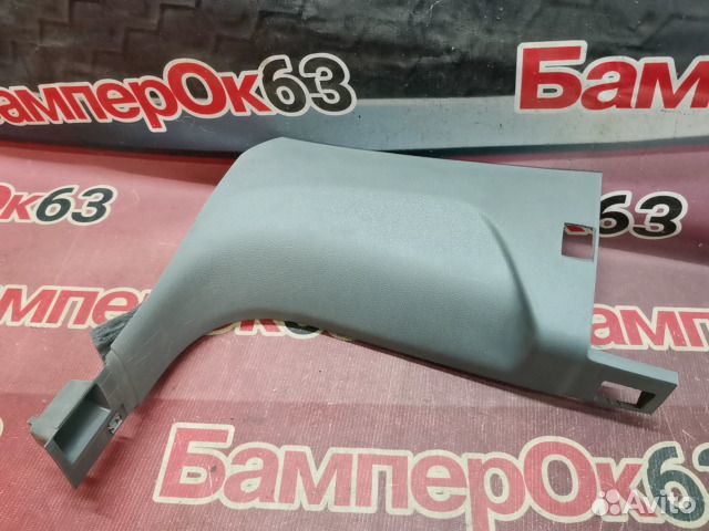 Обшивка передний правый Audi Q7