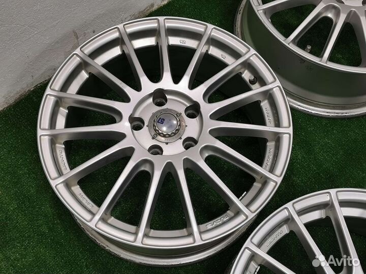 Rays Gramm Lights R-17 (5x114,3; Et42; 7j)