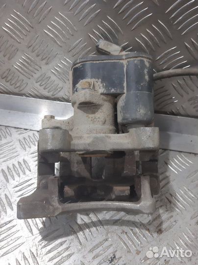 Суппорт задний правый Volkswagen Tiguan NF cava