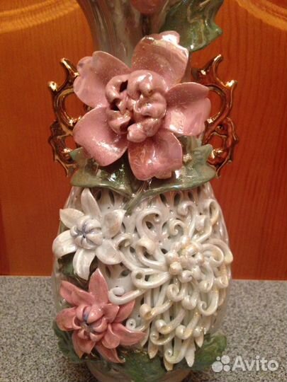 Фарфоровая ваза и шкатулка с лепкой