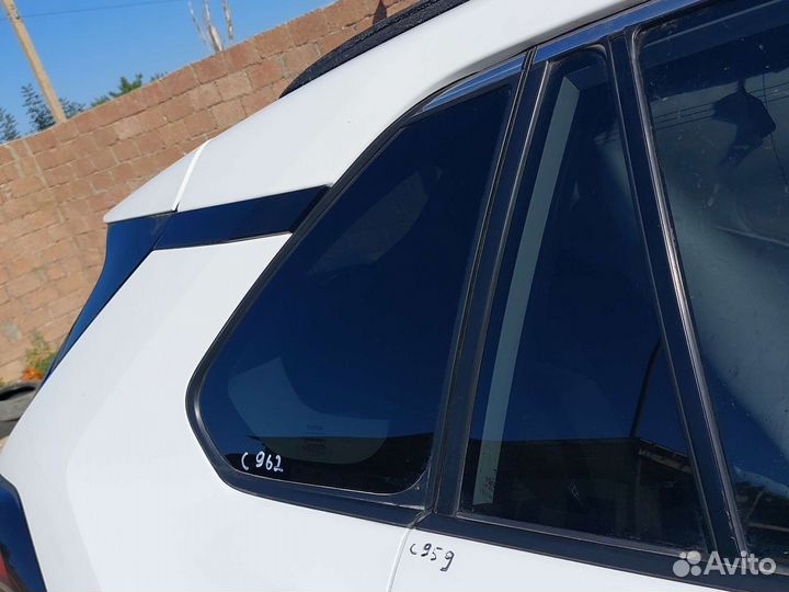 Toyota Rav4 ха50 задняя форточка