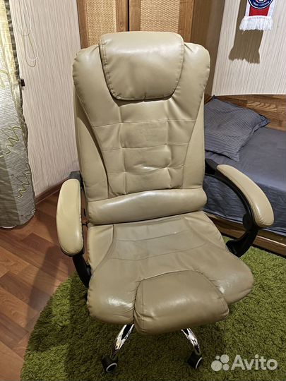 Офисное кресло руководителя с массажем