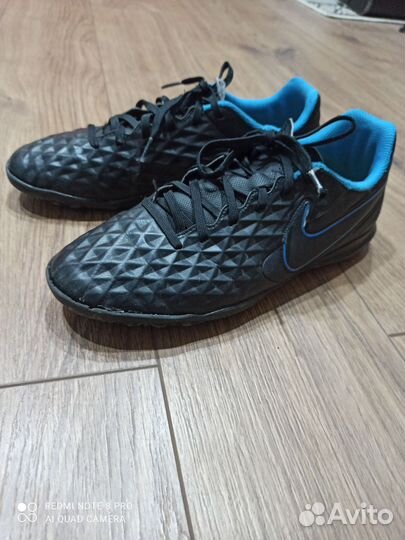 Футбольные бутсы