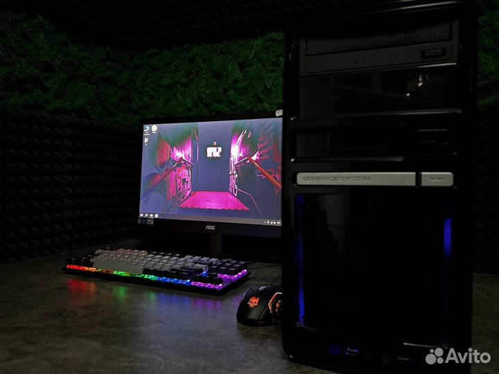 Офисный компьютер с монитором. Комплект