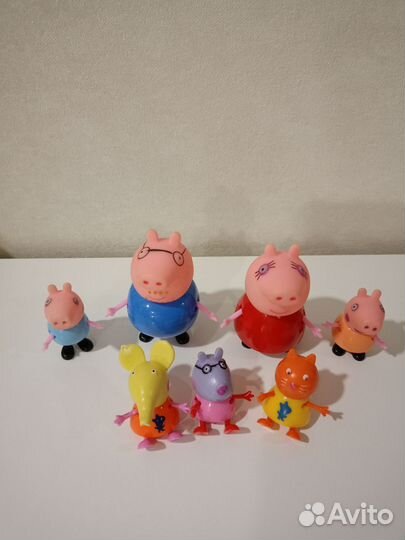 Игрушки семья Свинка Пеппа фигурки и кухня семьи