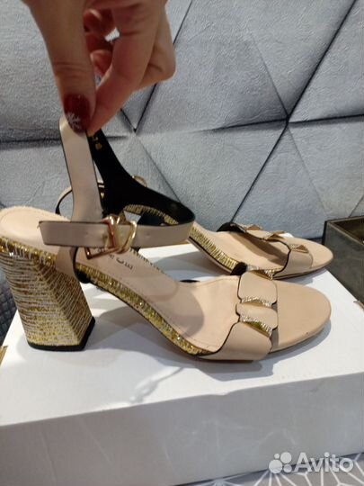 Босоножки 40