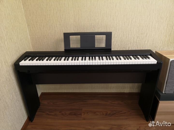 Цифровое пианино Yamaha P-45B с подставкой