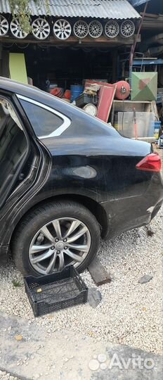 Задняя часть кузова на Инфинити м37