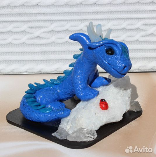 Дракончик на камне