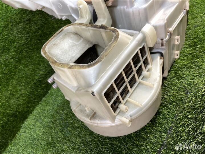 Печка передняя Toyota Granvia / Grand Hiace VCH16