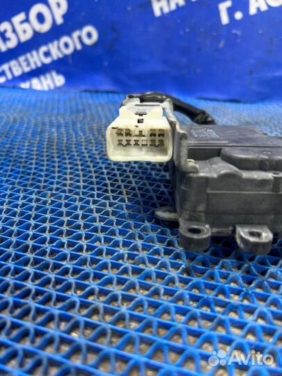 Моторчик заслонок отопителя Toyota Sprinter седан