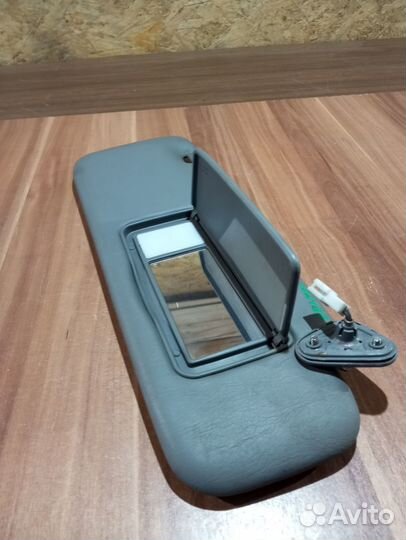 Солнцезащитный козырек правый Toyota land cruiser